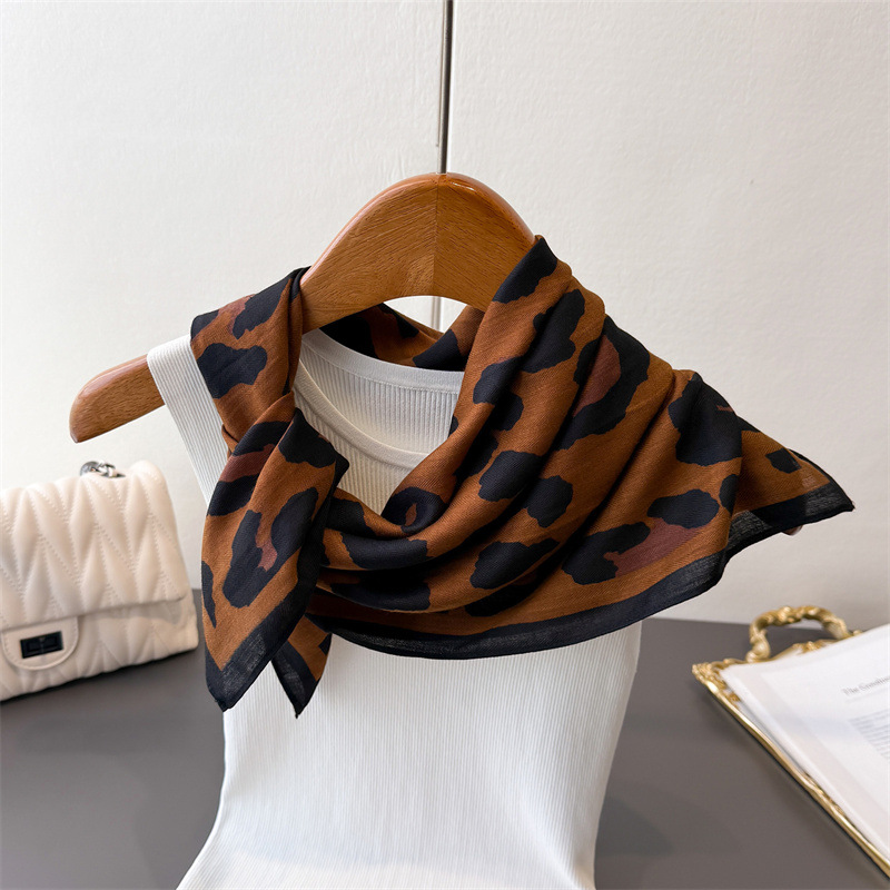 Écharpe carrée en soie synthét - Scarf Silk Square avis et prix