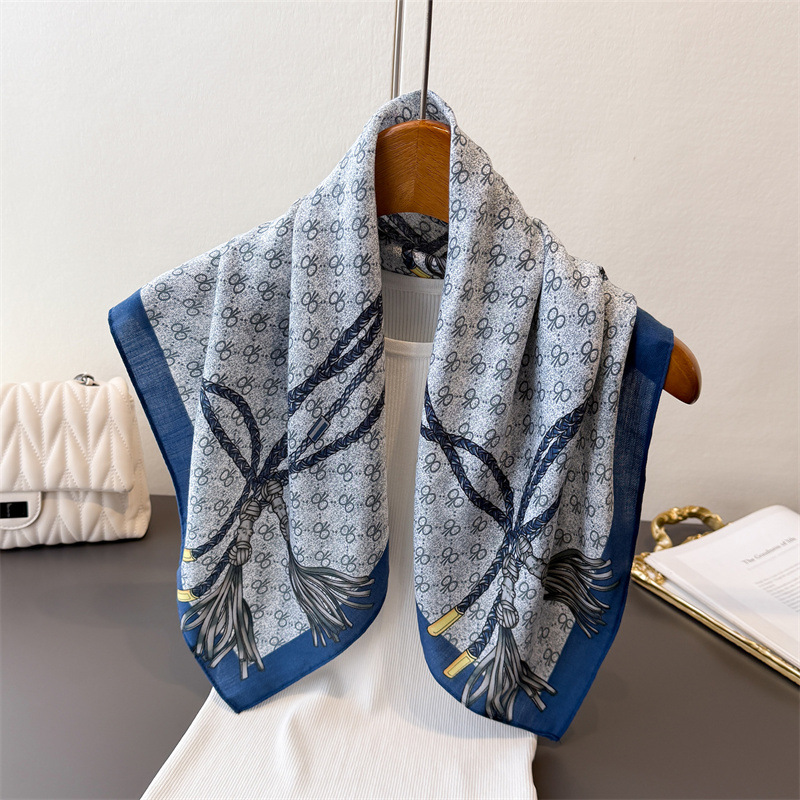 Écharpe carrée en soie synthét - Scarf Silk Square avis et prix