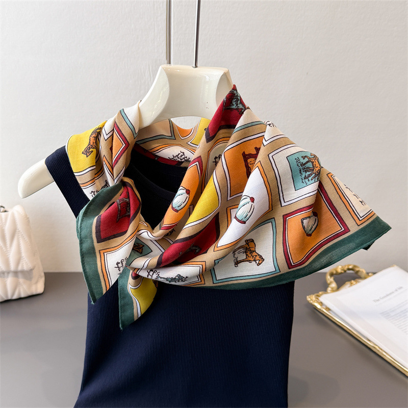 Écharpe carrée en soie synthét - Scarf Silk Square avis et prix