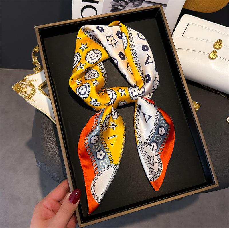 Foulard carré en Satin imprimé - Silk Neck Scarf avis et prix
